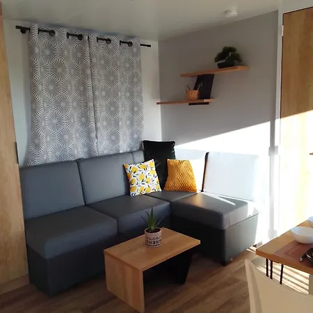 Campsite Les Du Lagon 3*